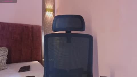 Emy online show from February 8, 7:06 pm