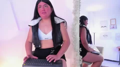 Snapshot of emy_sanz chatting on July 22, 1:25 pm emy_sanz online show from July 22, 1:25 pm