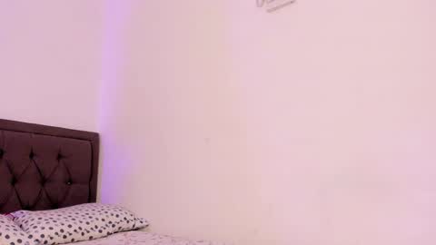 Emiliana online show from January 13, 5:01 am