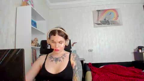 Snapshot of emydeliro chatting on May 4, 1:18 pm emydeliro online show from May 4, 1:18 pm