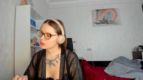 Snapshot of emydeliro chatting on May 6, 4:23 pm emydeliro online show from May 6, 4:23 pm