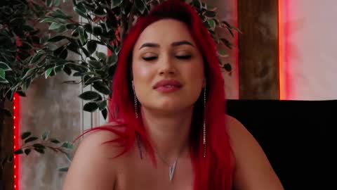 Snapshot of emyhilton_ chatting on February 14, 11:42 am Emy online show from February 14, 11:42 am