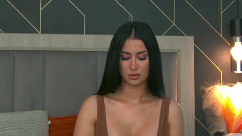 Snapshot of emylaveau chatting on May 22, 6:31 am Emy online show from May 22, 6:31 am