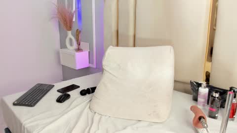 Emy online show from February 13, 2:02 pm