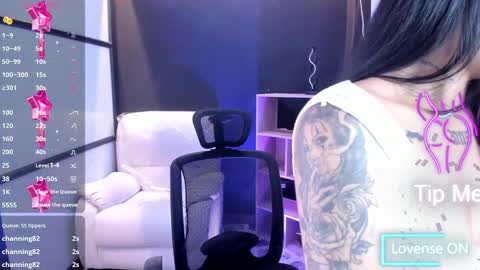 Snapshot of emysilver chatting on February 3, 5:24 pm Emy Silver online show from February 3, 5:24 pm