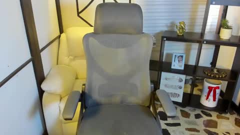 Snapshot of emysilver chatting on February 7, 7:38 pm Emy Silver online show from February 7, 7:38 pm