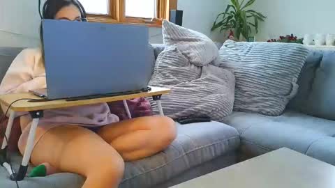 emyxxl online show from December 16, 1:05 pm