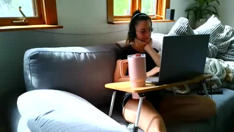 Snapshot of emyxxl chatting on June 4, 1:28 pm emyxxl online show from June 4, 1:28 pm