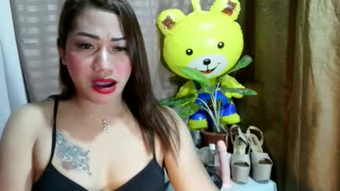 Snapshot of enchantressjenieghxxx chatting on April 1, 9:32 am Jeniegh online show from April 1, 9:32 am
