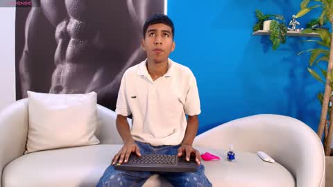 Snapshot of ender_h0t chatting on September 9, 2:05 pm Ender online show from September 9, 2:05 pm