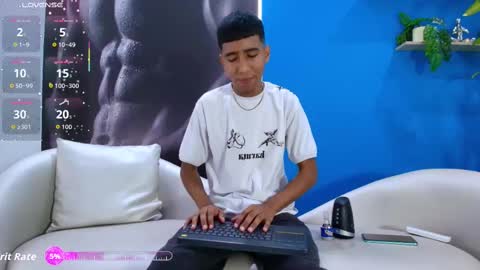 Snapshot of ender_h0t chatting on September 14, 1:54 pm Ender online show from September 14, 1:54 pm