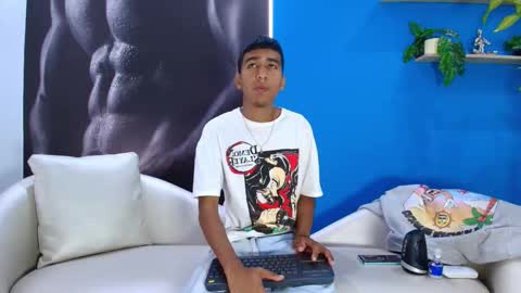 Snapshot of ender_h0t chatting on September 30, 2:33 pm Ender online show from September 30, 2:33 pm