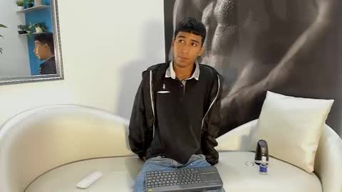 Snapshot of ender_h0t chatting on November 6, 2:07 pm Ender online show from November 6, 2:07 pm