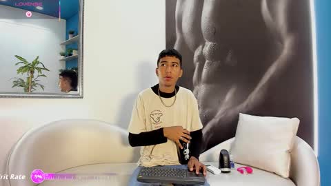 Snapshot of ender_h0t chatting on November 16, 1:39 pm Ender online show from November 16, 1:39 pm