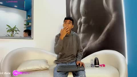 Snapshot of ender_h0t chatting on November 18, 1:48 pm Ender online show from November 18, 1:48 pm