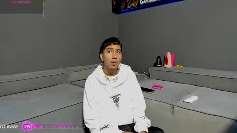 Snapshot of ender_h0tt chatting on May 30, 1:52 pm Ender online show from May 30, 1:52 pm