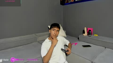 Snapshot of ender_h0tt chatting on June 2, 3:19 am Ender online show from June 2, 3:19 am