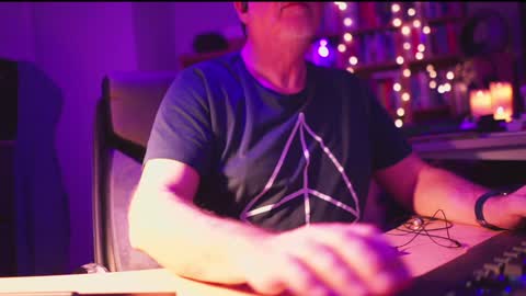 Snapshot of energybra chatting on January 12, 1:53 am uk online show from January 12, 1:53 am