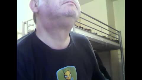 englishguysurrey online show from November 26, 7:31 am