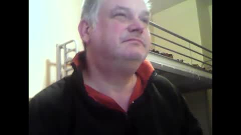 englishguysurrey online show from December 3, 7:27 am