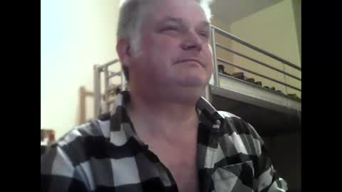 englishguysurrey online show from December 17, 10:05 pm