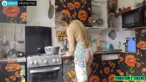 Snapshot of enjoymomentsunshine chatting on July 10, 6:07 am Angel-wife 53 yrs and Eruption- husband 39 yrs online show from July 10, 6:07 am