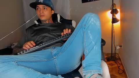 enjoymycock99 online show from July 4, 4:40 am