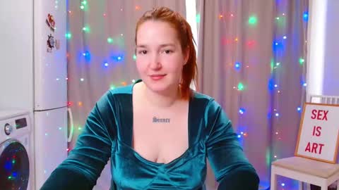 Snapshot of enorolve chatting on December 19, 6:45 am Horny Mary online show from December 19, 6:45 am