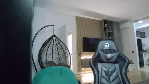 Erik online show from January 8, 11:30 pm