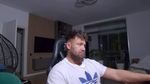 Erik online show from March 2, 8:18 pm