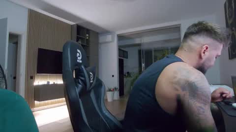 Erik online show from September 28, 5:07 pm