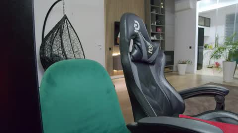 Erik online show from November 5, 7:36 pm