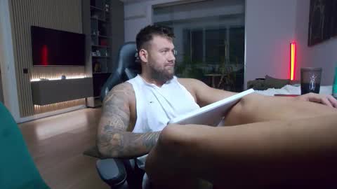 Erik online show from November 7, 6:52 pm