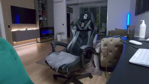 Erik online show from December 5, 7:32 pm