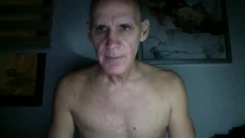 Snapshot of enriquelopez007073 chatting on December 16, 9:47 am The Man 007 online show from December 16, 9:47 am