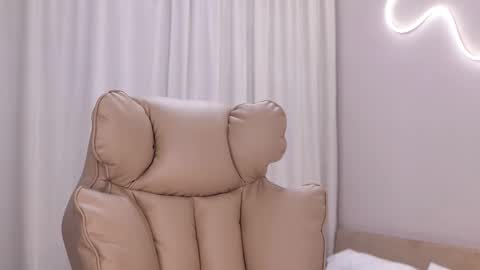 entya online show from November 18, 6:40 am