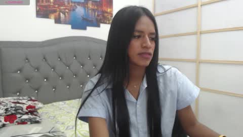 Snapshot of enyelin chatting on October 18, 5:14 pm Enyenlina online show from October 18, 5:14 pm