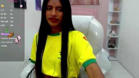 Snapshot of enyelin chatting on November 8, 12:00 am Enyenlina online show from November 8, 12:00 am