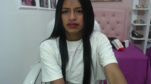 Snapshot of enyelin chatting on November 21, 10:41 pm Enyenlina online show from November 21, 10:41 pm