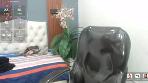 Snapshot of enyelin chatting on June 12, 7:35 pm Enyenlina online show from June 12, 7:35 pm