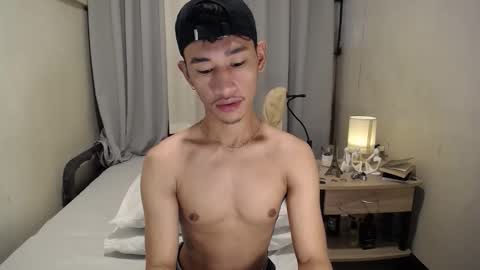 Snapshot of enzinoxx2024 chatting on February 13, 2:07 am enzo online show from February 13, 2:07 am