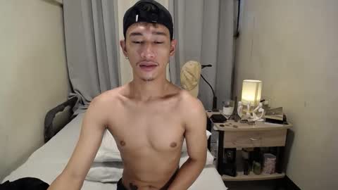 Snapshot of enzinoxx2024 chatting on February 19, 5:14 am enzo online show from February 19, 5:14 am