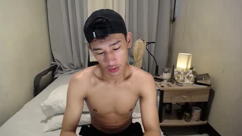 Snapshot of enzinoxx2024 chatting on February 23, 3:04 am enzo online show from February 23, 3:04 am