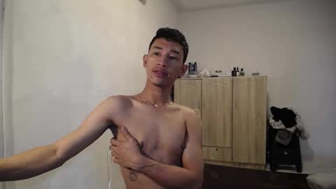 Snapshot of enzinoxx2024 chatting on March 21, 2:38 am enzo online show from March 21, 2:38 am