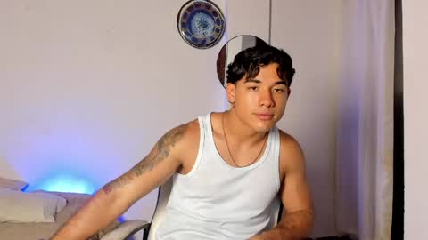 Snapshot of enzo_corleone chatting on April 25, 4:48 am enzo_corleone online show from April 25, 4:48 am