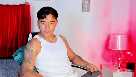 Snapshot of enzo_corleone chatting on April 29, 3:38 pm enzo_corleone online show from April 29, 3:38 pm