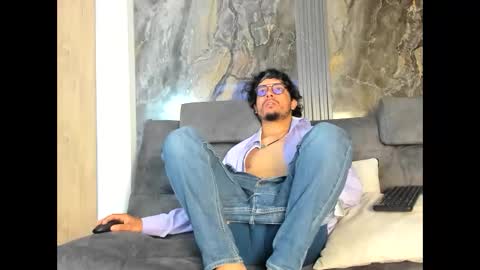 Snapshot of enzodarkwood chatting on December 3, 2:04 pm Enzo online show from December 3, 2:04 pm