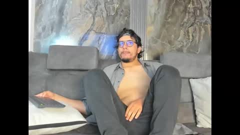 Snapshot of enzodarkwood chatting on December 15, 1:59 pm Enzo online show from December 15, 1:59 pm