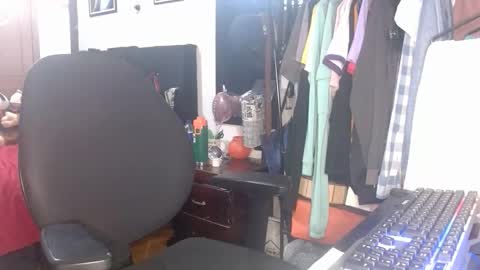 Snapshot of enzoyarack chatting on November 17, 1:55 am enzoyarack online show from November 17, 1:55 am