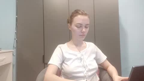 Lily online show from February 9, 1:31 am